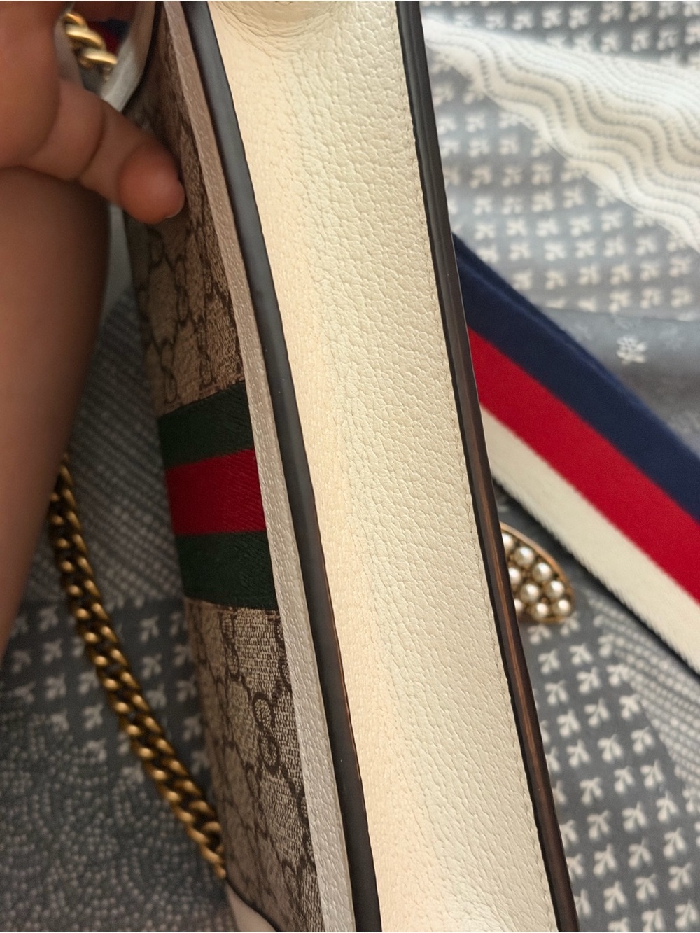 Gucci Beige GG Supreme Shoulder Bag with Red and Green Stripe and Pearl Bee - Picture 12 of 12